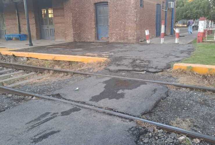 Deteriorado. El paso est&aacute; destruido desde hace tiempo y personas ya han sufrido ca&iacute;das.