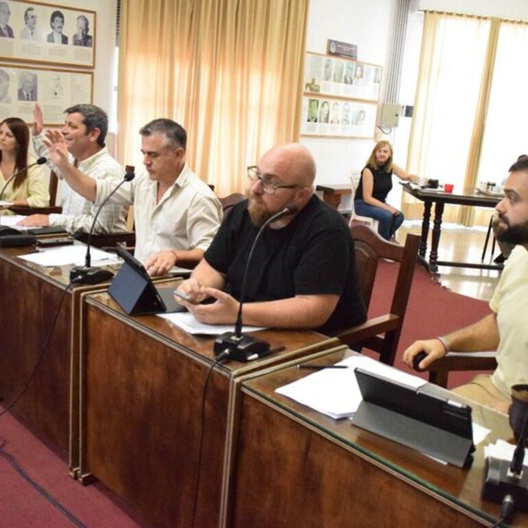 Imagen de Serra impuls&oacute; la convocatoria a autoridades de salud para evaluar necesidades de equipamiento