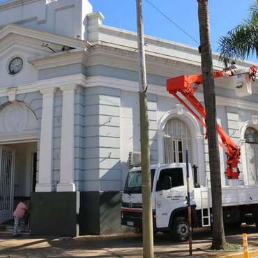 Imagen de "M&aacute;s seguro y moderno": El municipio avanza con el recambio de luminarias en la sede de Gobierno