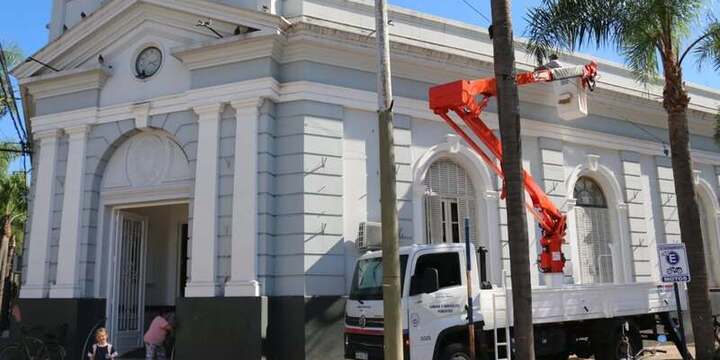 Imagen de "M&aacute;s seguro y moderno": El municipio avanza con el recambio de luminarias en la sede de Gobierno