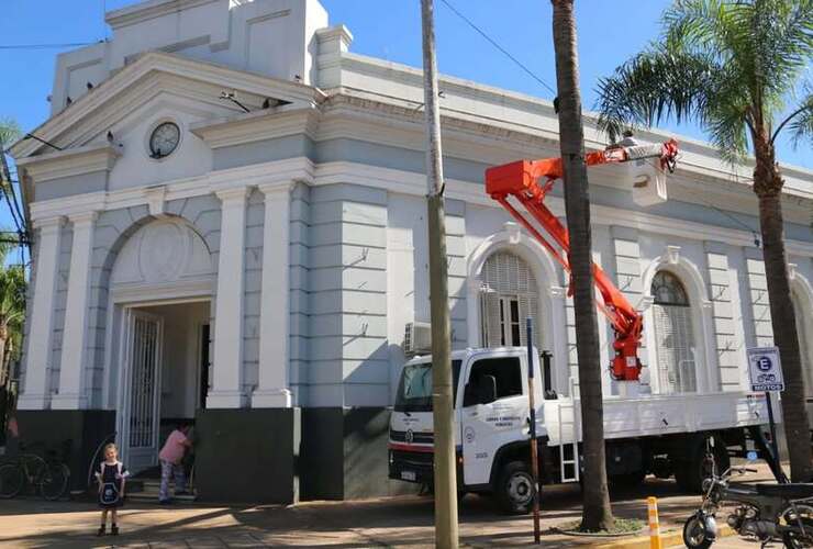 Imagen de "M&aacute;s seguro y moderno": El municipio avanza con el recambio de luminarias en la sede de Gobierno