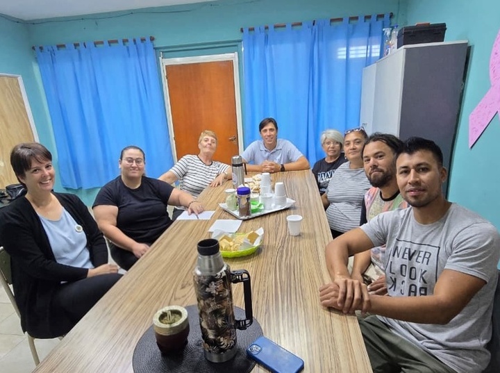 Imagen de Fighiera: autoridades comunales se reunieron con familiares de veteranos de Malvinas para organizar el acto del 2 de Abril