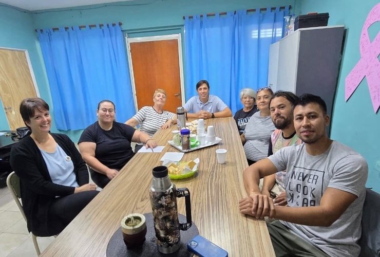 Imagen de Fighiera: autoridades comunales se reunieron con familiares de veteranos de Malvinas para organizar el acto del 2 de Abril