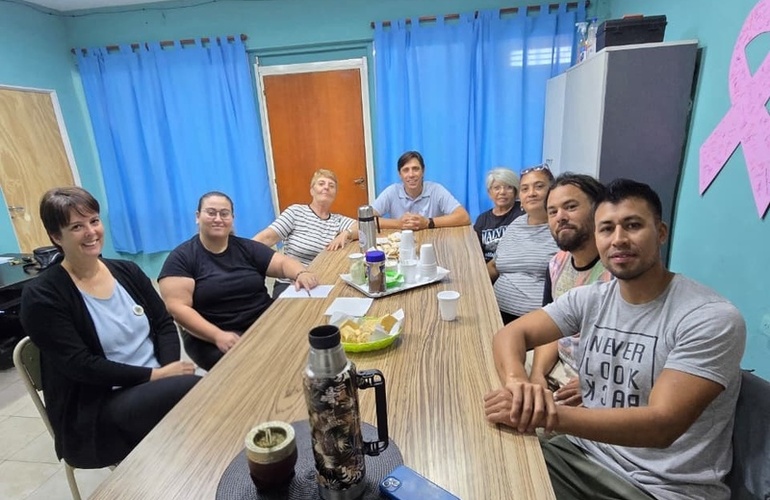 Imagen de Fighiera: autoridades comunales se reunieron con familiares de veteranos de Malvinas para organizar el acto del 2 de Abril