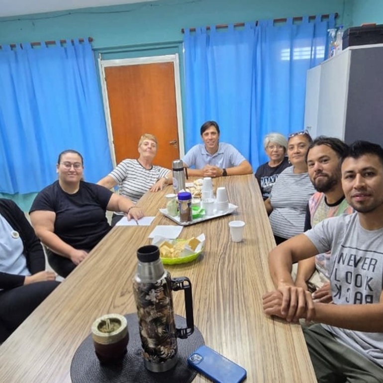 Imagen de Fighiera: autoridades comunales se reunieron con familiares de veteranos de Malvinas para organizar el acto del 2 de Abril