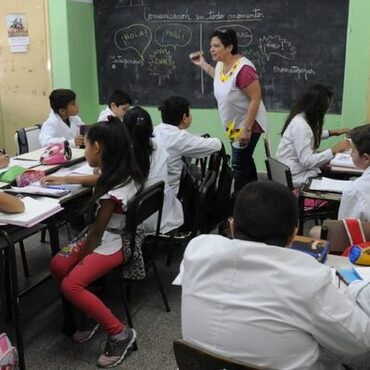 Imagen de Educaci&oacute;n en Santa Fe: casi 75 mil docentes percibieron el incentivo por "Asistencia Perfecta"