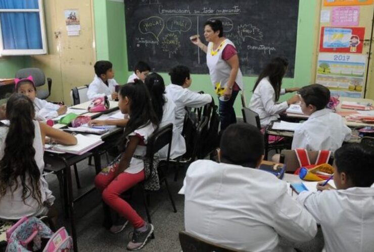 Imagen de Educaci&oacute;n en Santa Fe: casi 75 mil docentes percibieron el incentivo por "Asistencia Perfecta"