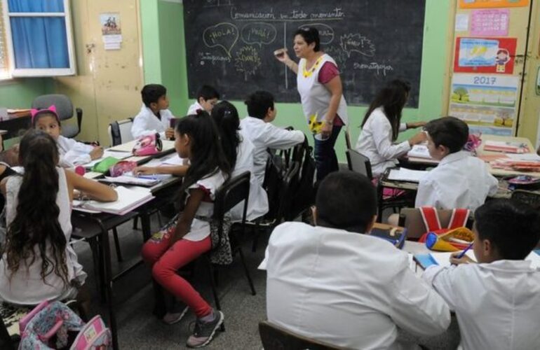 Imagen de Educaci&oacute;n en Santa Fe: casi 75 mil docentes percibieron el incentivo por "Asistencia Perfecta"