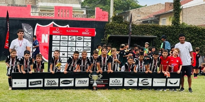 Imagen de Uni&oacute;n Campe&oacute;n de Copa de Plata y Bronce en la 'Newell 's Cup 2026'