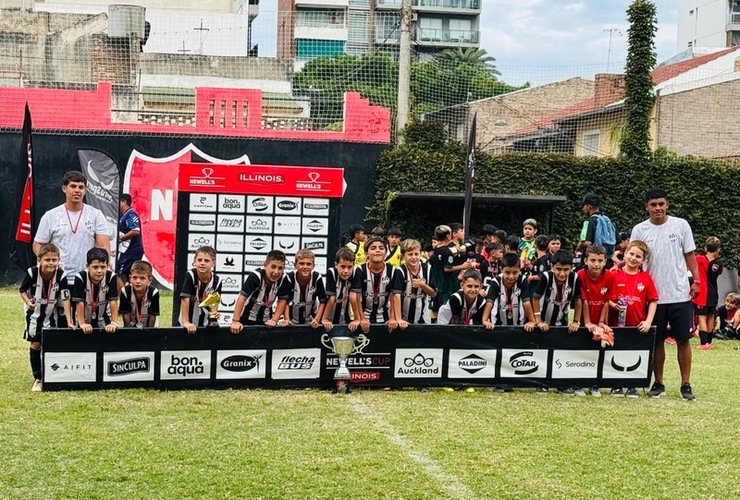 Imagen de Uni&oacute;n Campe&oacute;n de Copa de Plata y Bronce en la 'Newell 's Cup 2026'