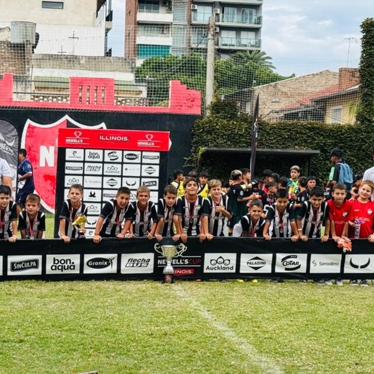 Imagen de Uni&oacute;n Campe&oacute;n de Copa de Plata y Bronce en la 'Newell 's Cup 2026'