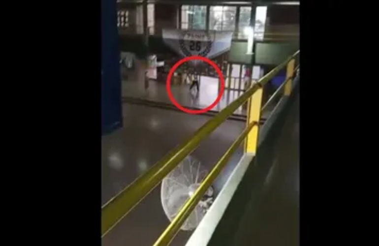 Imagen de Tragedia en San Crist&oacute;bal: un alumno de 15 a&ntilde;os entr&oacute; armado a una escuela, mat&oacute; a un compa&ntilde;ero e hiri&oacute; a otros dos