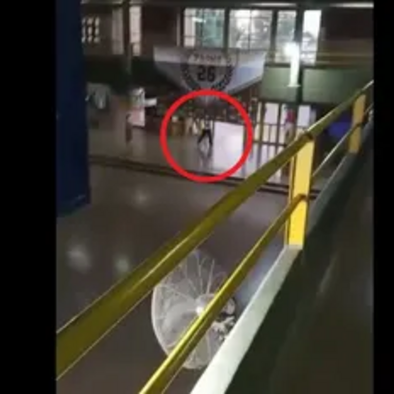 Imagen de Tragedia en San Crist&oacute;bal: un alumno de 15 a&ntilde;os entr&oacute; armado a una escuela, mat&oacute; a un compa&ntilde;ero e hiri&oacute; a otros dos