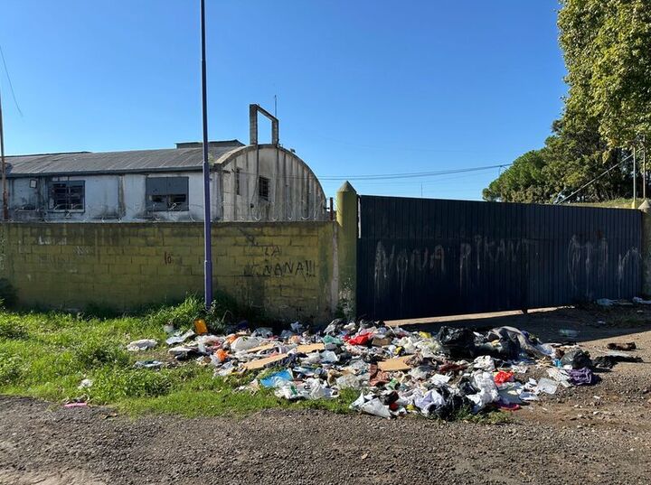 Imagen de Foco infeccioso en Ruta 21 y María Passoni: Basura acumulada y olores insoportables Imagen de Foco infeccioso en Ruta 21 y María Passoni: Basura acumulada y olores insoportables