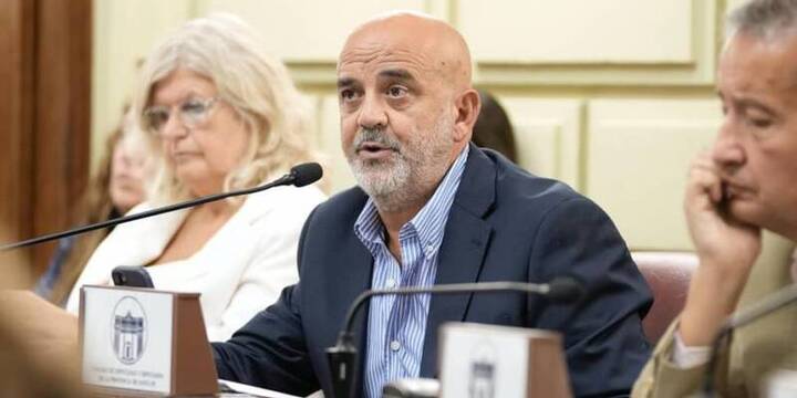 Imagen de IAPOS: piden que se mantenga el formato papel para afiliados con dificultades digitales