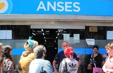 Imagen de ANSES: suben las jubilaciones en abril pero el Gobierno mantiene congelado el bono de $70.000