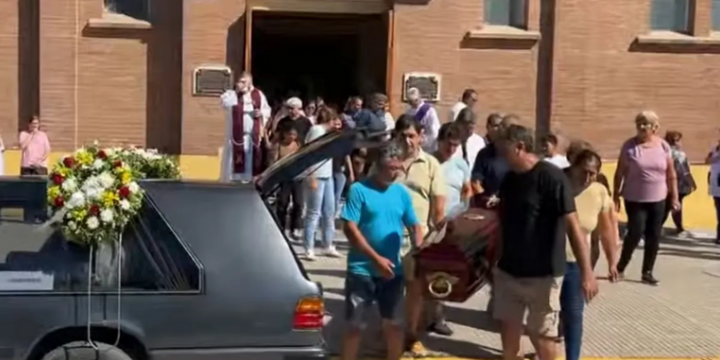 Imagen de Dolor y silencio en San Crist&oacute;bal: la ciudad despidi&oacute; a Ian, el adolescente asesinado en la Escuela Normal