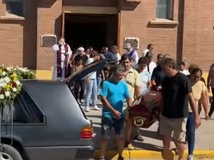 Imagen de Dolor y silencio en San Crist&oacute;bal: la ciudad despidi&oacute; a Ian, el adolescente asesinado en la Escuela Normal