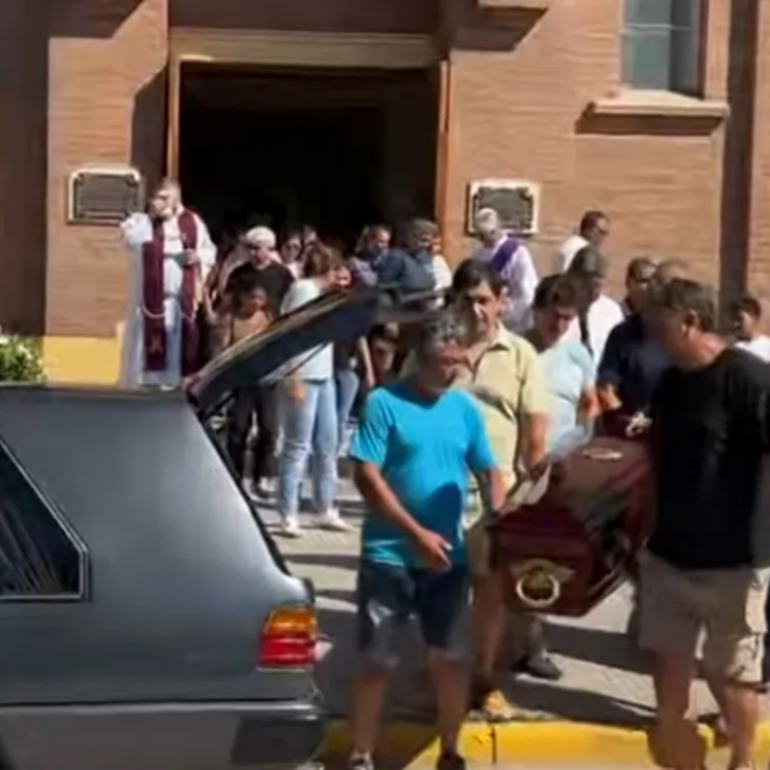 Imagen de Dolor y silencio en San Crist&oacute;bal: la ciudad despidi&oacute; a Ian, el adolescente asesinado en la Escuela Normal