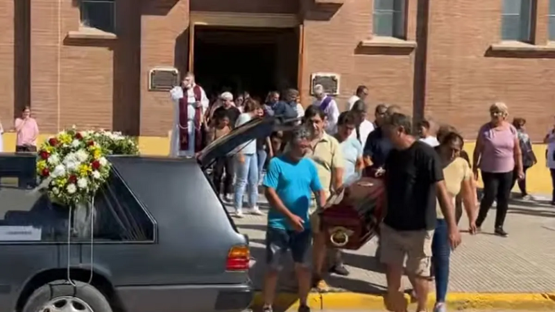Imagen de Dolor y silencio en San Crist&oacute;bal: la ciudad despidi&oacute; a Ian, el adolescente asesinado en la Escuela Normal