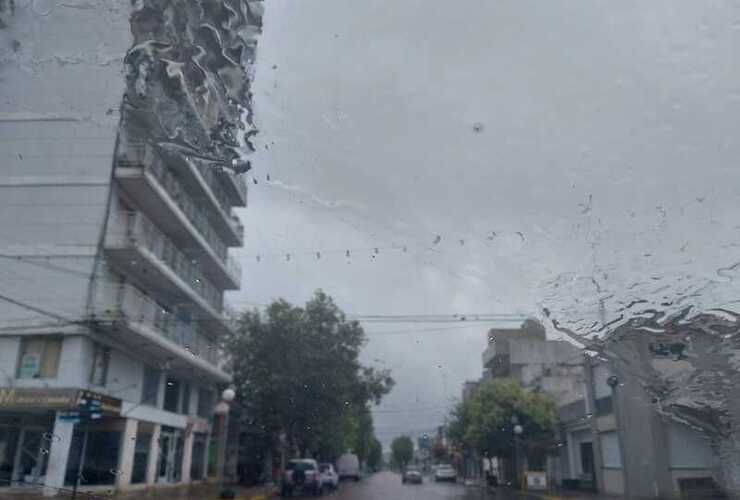 Imagen de Clima extremo: doble alerta por calor agobiante y tormentas fuertes