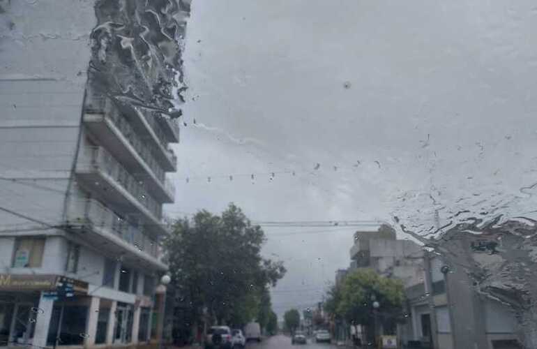 Imagen de Clima extremo: doble alerta por calor agobiante y tormentas fuertes