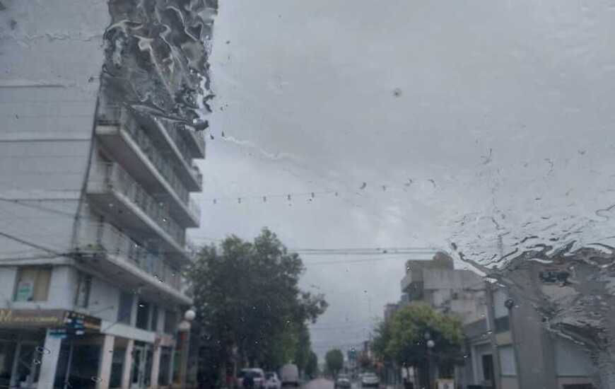 Imagen de Clima extremo: doble alerta por calor agobiante y tormentas fuertes