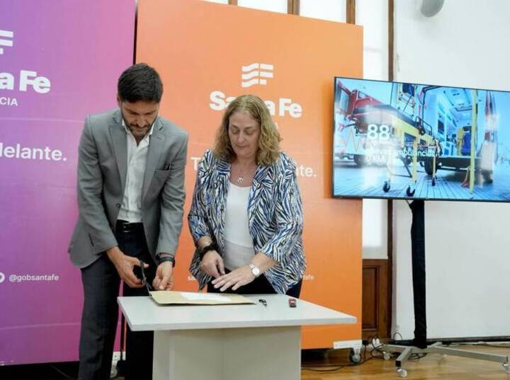 Imagen de Santa Fe: Pullaro impulsa una inversi&oacute;n de $10.000 millones para sumar 88 nuevas ambulancias