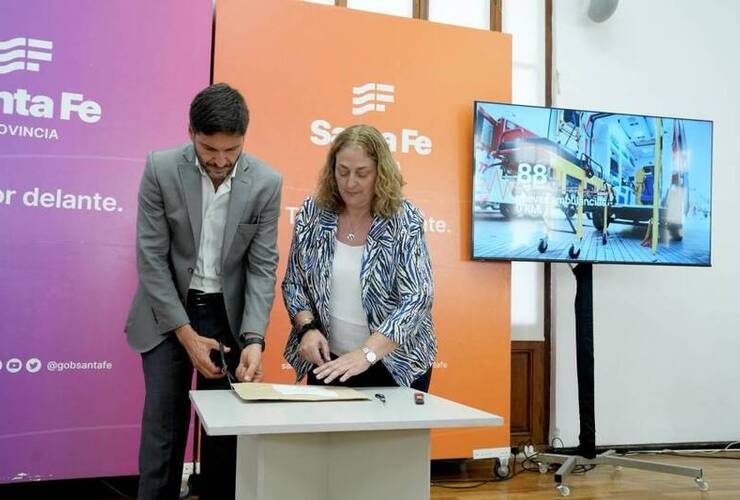 Imagen de Santa Fe: Pullaro impulsa una inversi&oacute;n de $10.000 millones para sumar 88 nuevas ambulancias