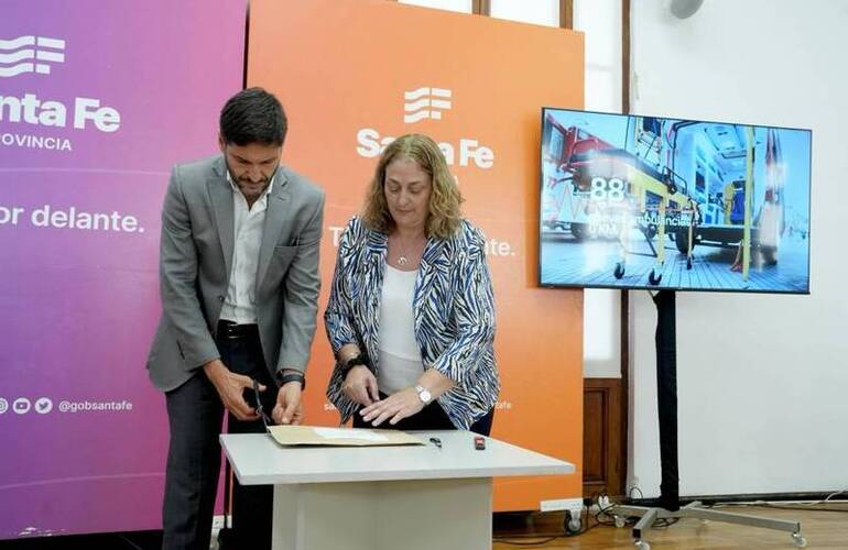 Imagen de Santa Fe: Pullaro impulsa una inversi&oacute;n de $10.000 millones para sumar 88 nuevas ambulancias