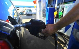 Imagen de Precio de la nafta: YPF anunci&oacute; que no trasladar&aacute; la suba del petr&oacute;leo al surtidor por 45 d&iacute;as