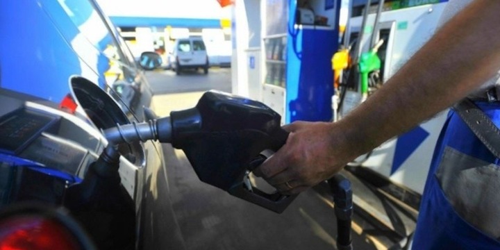 Imagen de Precio de la nafta: YPF anunci&oacute; que no trasladar&aacute; la suba del petr&oacute;leo al surtidor por 45 d&iacute;as