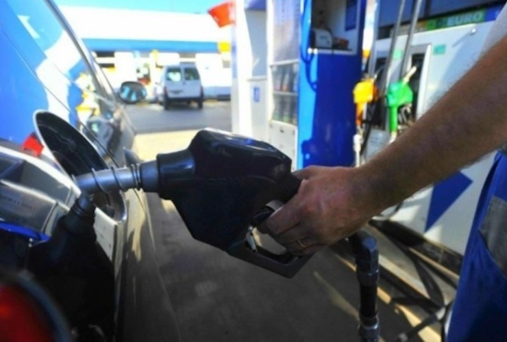 Imagen de Precio de la nafta: YPF anunci&oacute; que no trasladar&aacute; la suba del petr&oacute;leo al surtidor por 45 d&iacute;as
