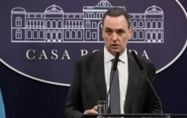 Imagen de Investigan un supuesto viaje de Manuel Adorni al Caribe: piden registros migratorios