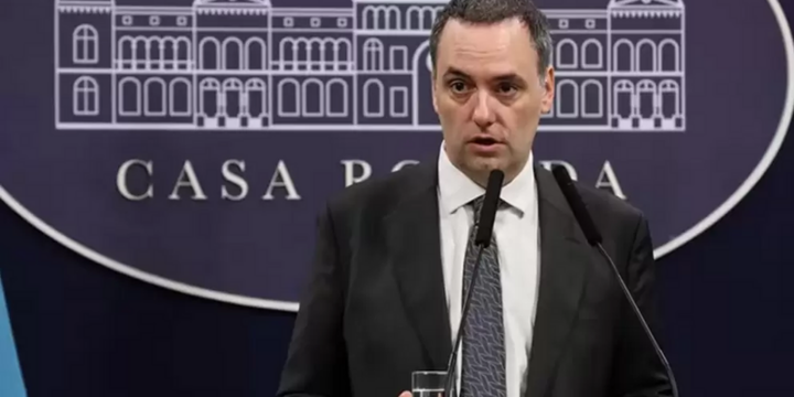 Imagen de Investigan un supuesto viaje de Manuel Adorni al Caribe: piden registros migratorios