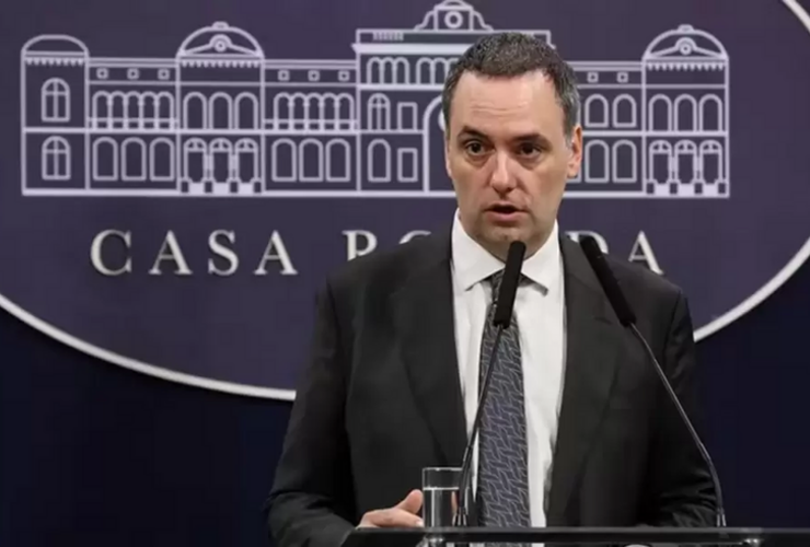 Imagen de Investigan un supuesto viaje de Manuel Adorni al Caribe: piden registros migratorios