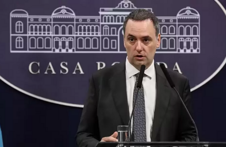 Imagen de Investigan un supuesto viaje de Manuel Adorni al Caribe: piden registros migratorios