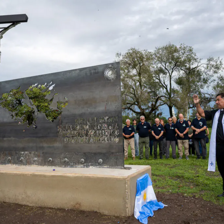 Imagen de San Lorenzo rinde tributo: se inaugur&oacute; un imponente monumento a los H&eacute;roes de Malvinas