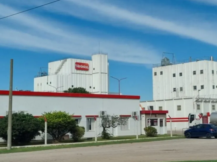 Imagen de L&aacute;cteos Ver&oacute;nica: Denuncian maniobras de vaciamiento y peligran 700 puestos de trabajo