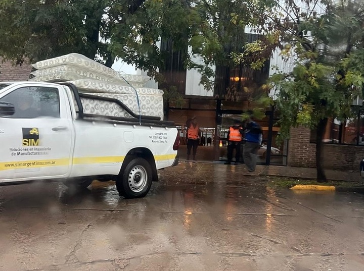 Imagen de Asistencia a evacuados en el Complejo Integral "Los Tiburones"