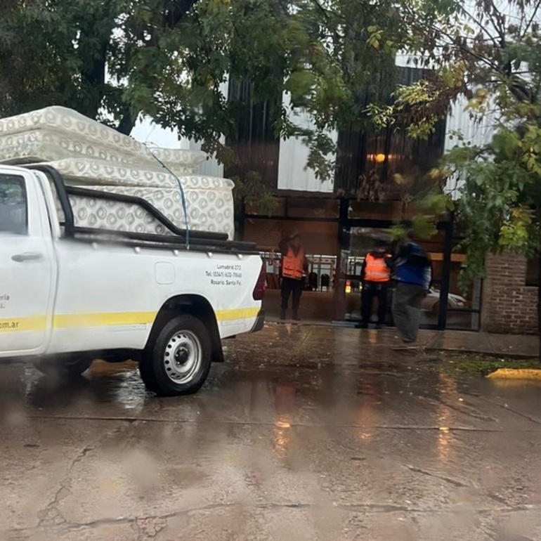 Imagen de Asistencia a evacuados en el Complejo Integral "Los Tiburones"