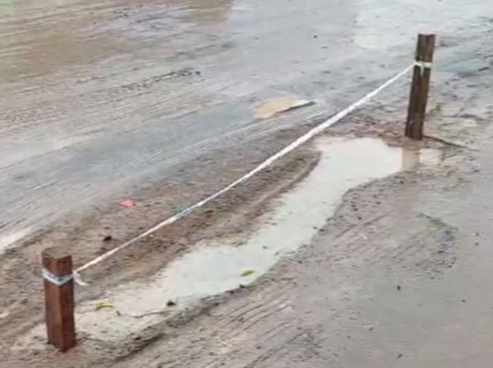 Imagen de "Abandono escandaloso": Vecinos de calle Alejandro G&oacute;mez reclaman por el estado intransitable del pavimento