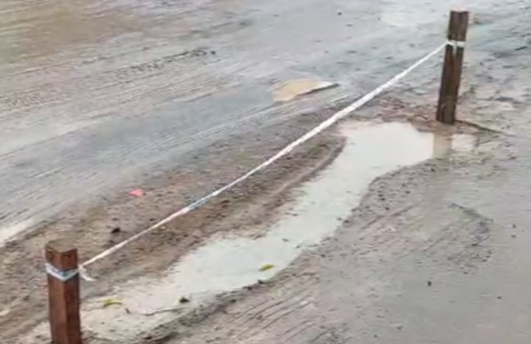 Imagen de "Abandono escandaloso": Vecinos de calle Alejandro G&oacute;mez reclaman por el estado intransitable del pavimento