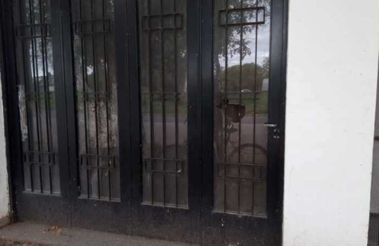 Imagen de Vandalismo recurrente en calle Independencia y Sarmiento: "Arroyo parece tierra de nadie"