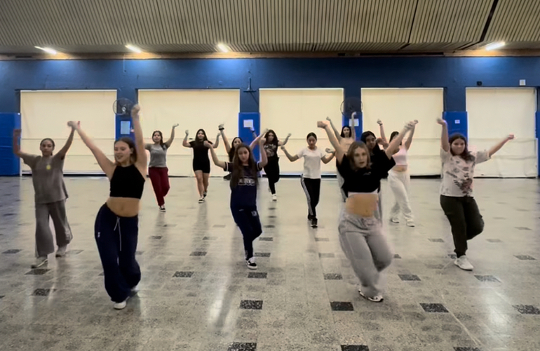 Imagen de Las clases de Danzas Urbanas de ASAC se dividieron en grupos por la gran convocatoria