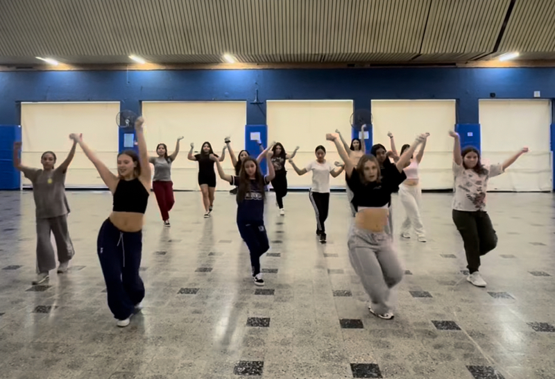Imagen de Las clases de Danzas Urbanas de ASAC se dividieron en grupos por la gran convocatoria