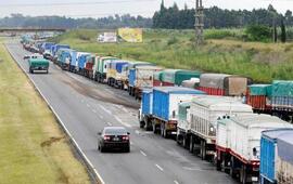 Imagen de Crisis en el transporte rural: se profundizan las protestas y las Bolsas de Cereales piden di&aacute;logo urgente