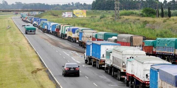 Imagen de Crisis en el transporte rural: se profundizan las protestas y las Bolsas de Cereales piden di&aacute;logo urgente