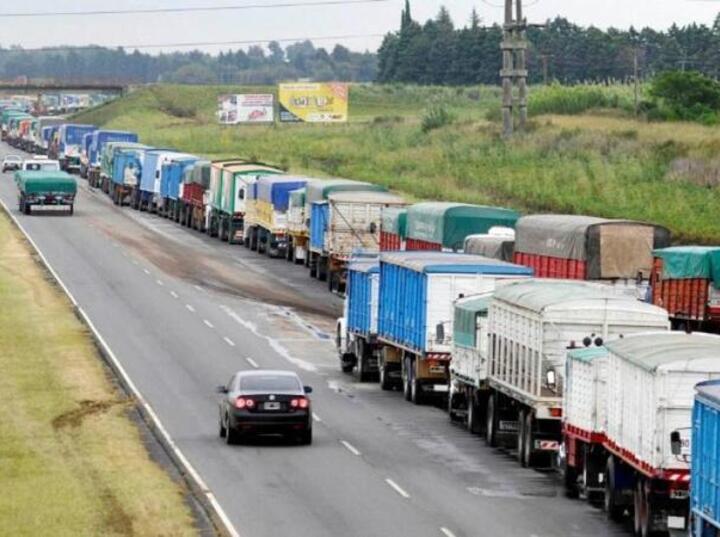 Imagen de Crisis en el transporte rural: se profundizan las protestas y las Bolsas de Cereales piden di&aacute;logo urgente