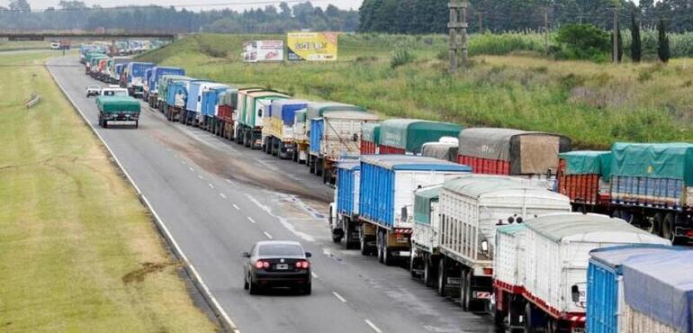 Imagen de Crisis en el transporte rural: se profundizan las protestas y las Bolsas de Cereales piden di&aacute;logo urgente